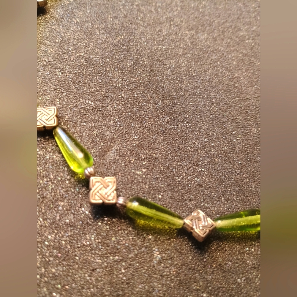 Elegant Green and Gold Beaded Necklace